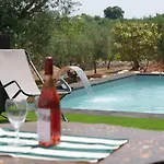 Lamia Papo With Exclusive Pool *